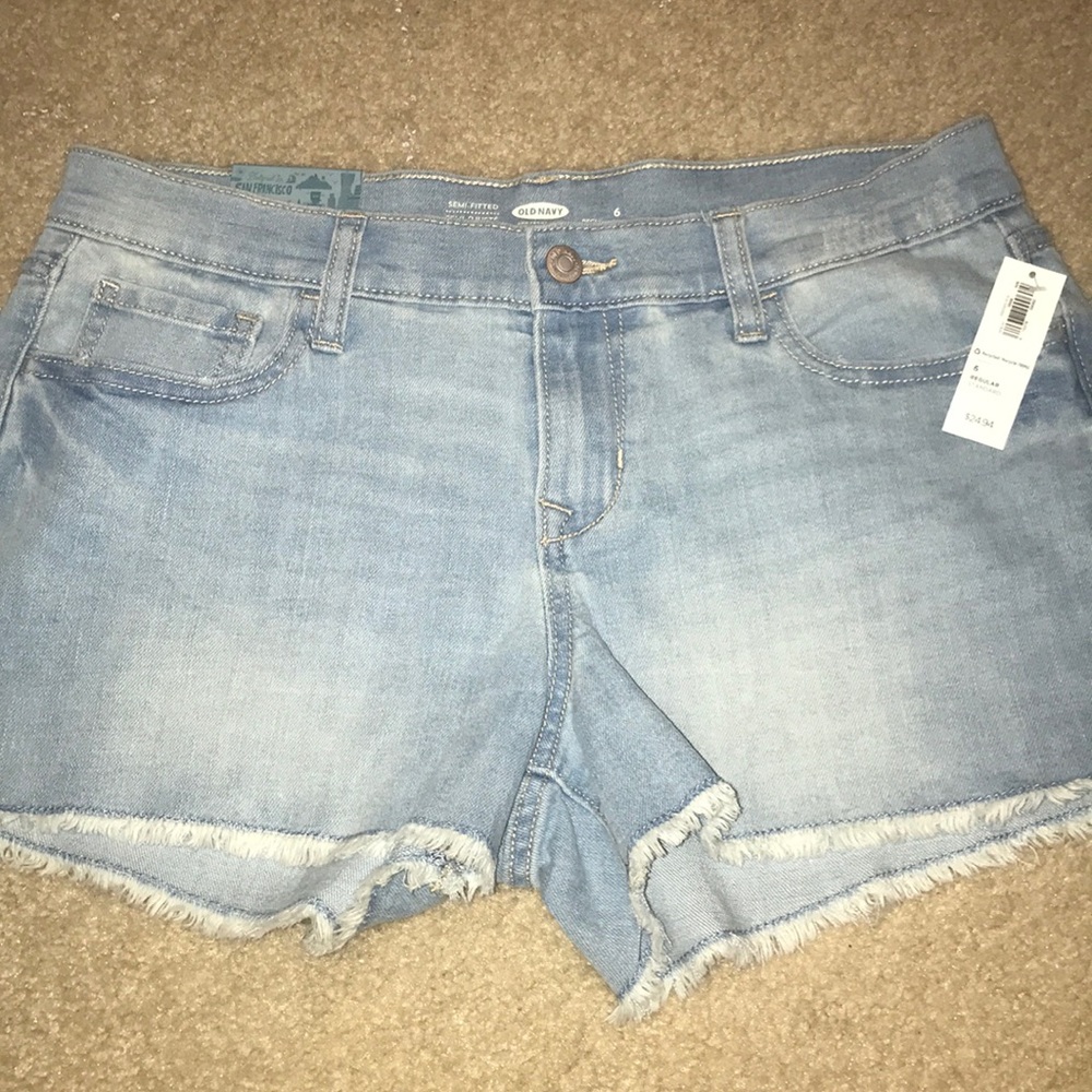 BRAND NEW Old Navy semi-fitted denim shorts